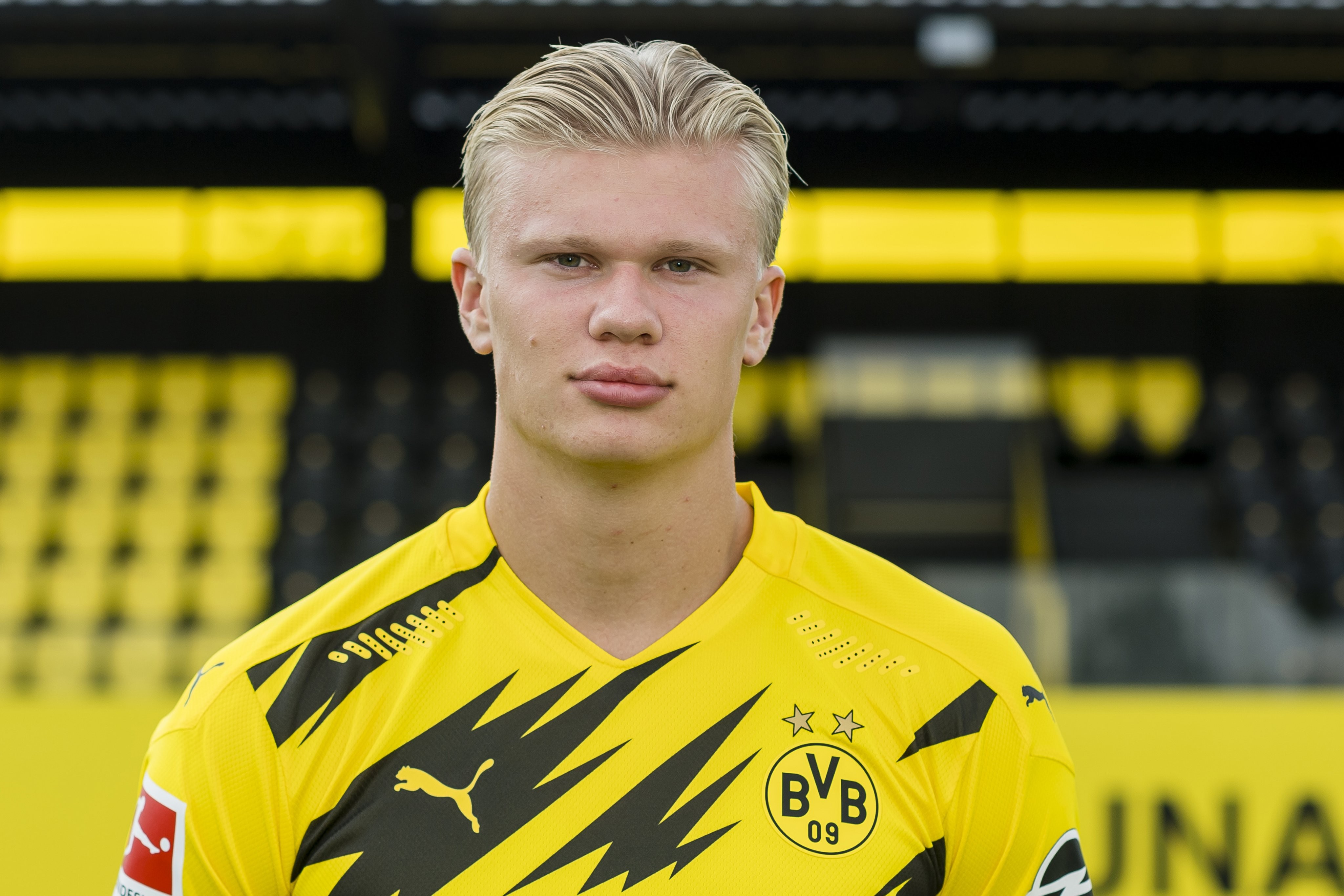 上海狂轰69分，怀特塞德8分半送4次封盖，上海大比分领先（上海火力全开轰下69分，怀特塞德8分半送4帽，上海早早拉开大比分领先）