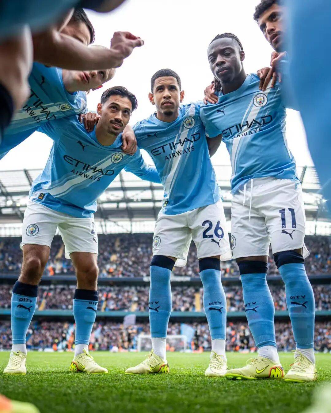 外媒：下赛季欧冠联赛阶段用球将采用白+薄荷绿+紫创新配色（外媒称：下赛季欧冠联赛阶段比赛用球将启用白、薄荷绿与紫全新配色）