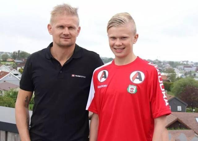 北青：邵佳一首期国足集训最早明年1月，将推进年轻化进程（据北青报道，邵佳一执掌国足后首期集训最快明年1月启动，阵容年轻化将提速）