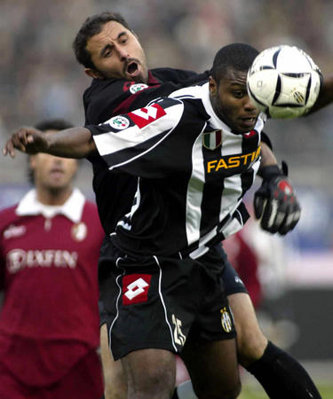 巴媒：若昂-戈麦斯的谈判有进展，曼联希望新年前能敲定交易（巴媒称若昂-戈麦斯谈判推进，曼联盼在新年前完成交易）