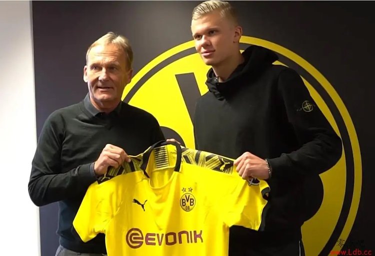 这谁顶得住啊？雷霆首节狂轰45分！9人登场均有得分入账（雷霆首节飙下45分，9人出场全员开胡，谁能招架？）