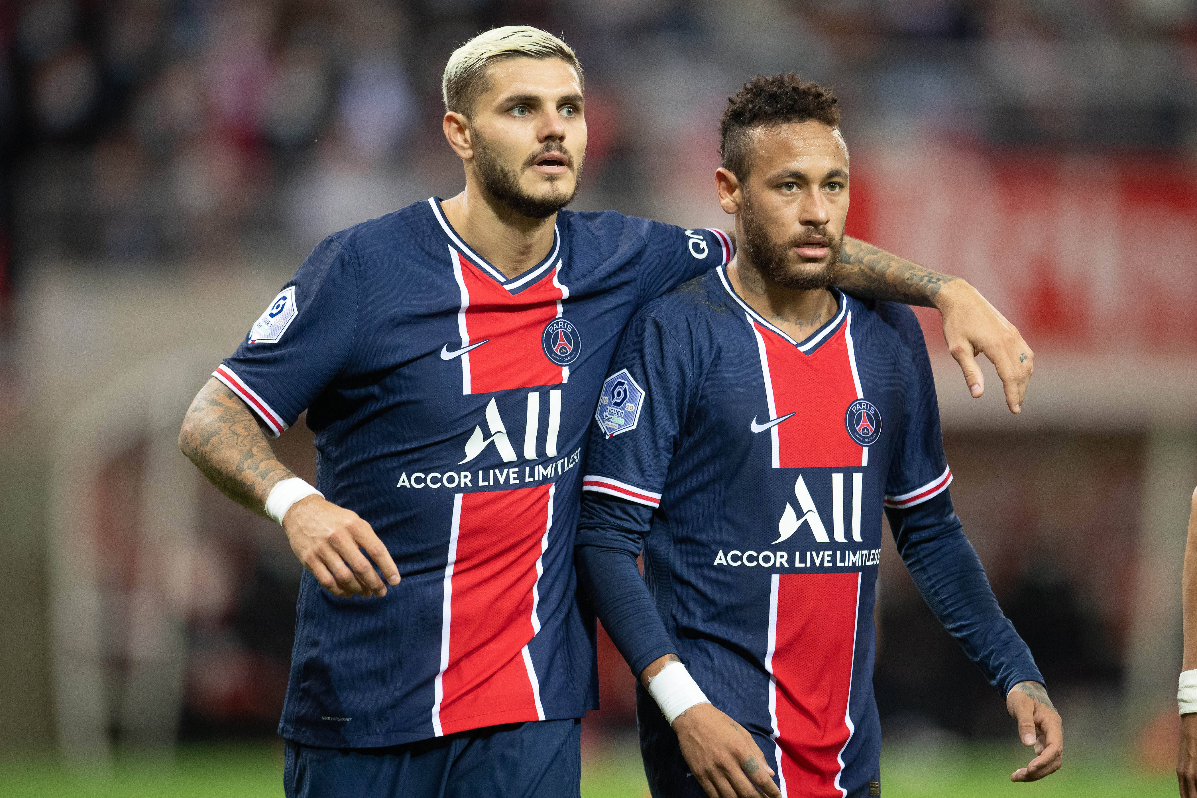 雄鹿猛攻内线拿下硬仗（雄鹿内线强攻，苦战告捷）