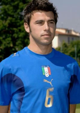 意媒：裁判协会认为米兰vs拉齐奥VAR介入错误，并将予以停职（意媒：裁判协会认定米兰战拉齐奥VAR介入失当，相关裁判将被停职）