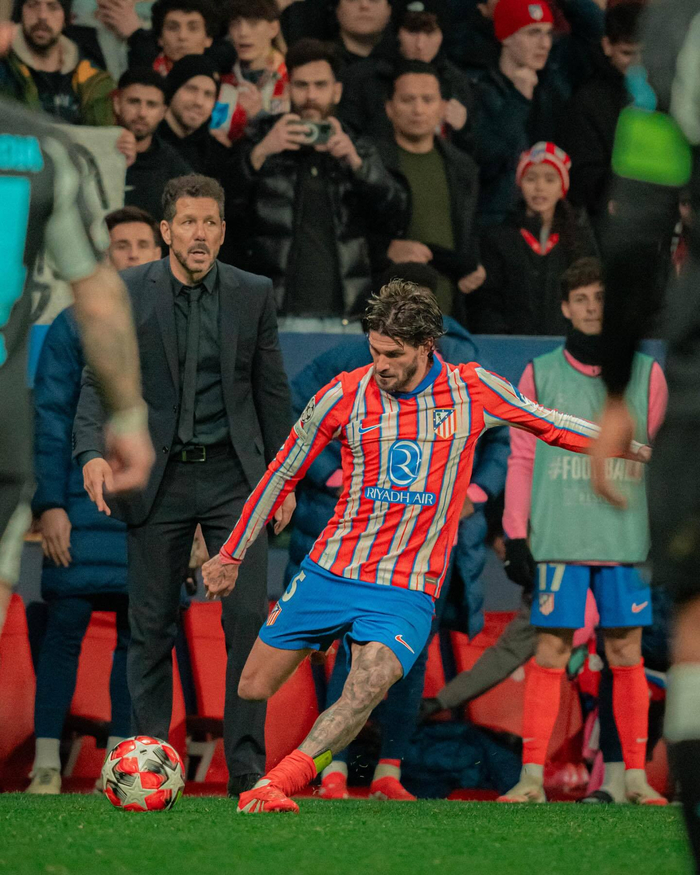 国脚关键进球助球队晋级淘汰赛