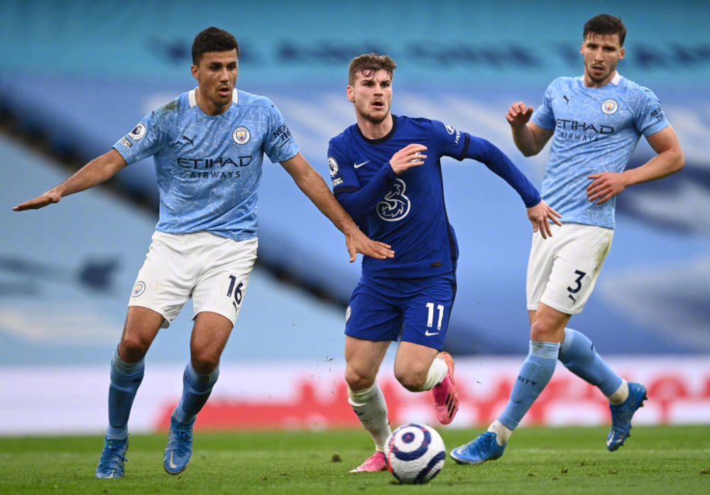 社媒已经吵疯了（社交媒体已炸锅）